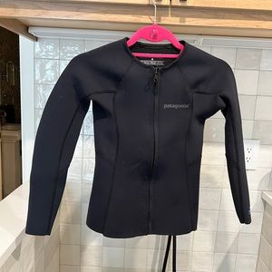 Patagonia black neoprene zip wet suit top Sz 4